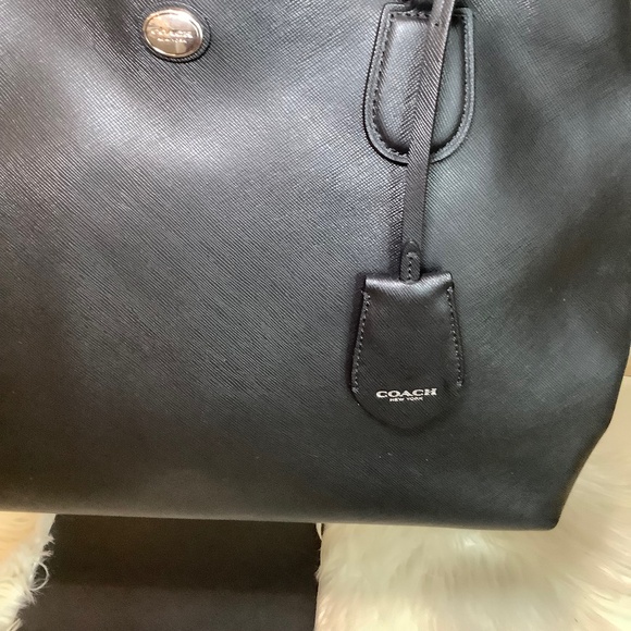 COACH PEYTON SAFFIANO LEATHER CHAIN TOTE BLACK - Picture 3 of 7